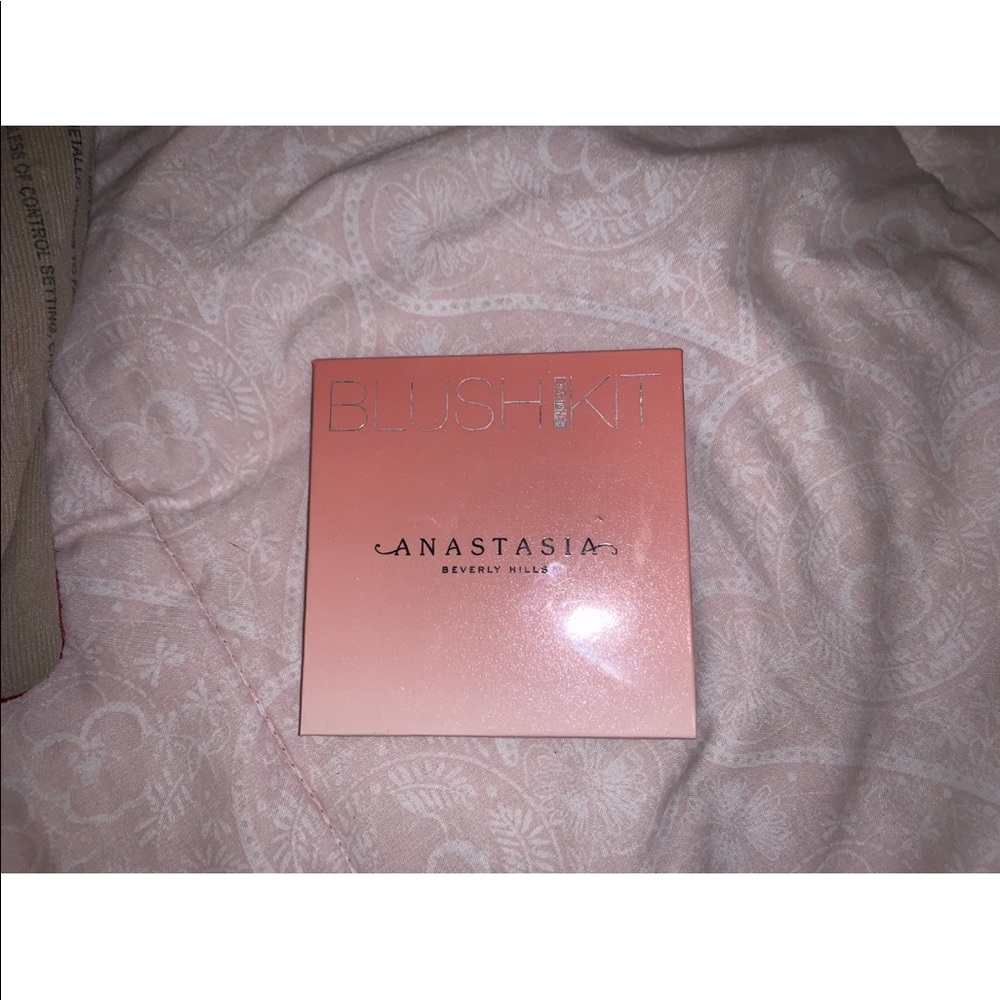 ABH blush kit